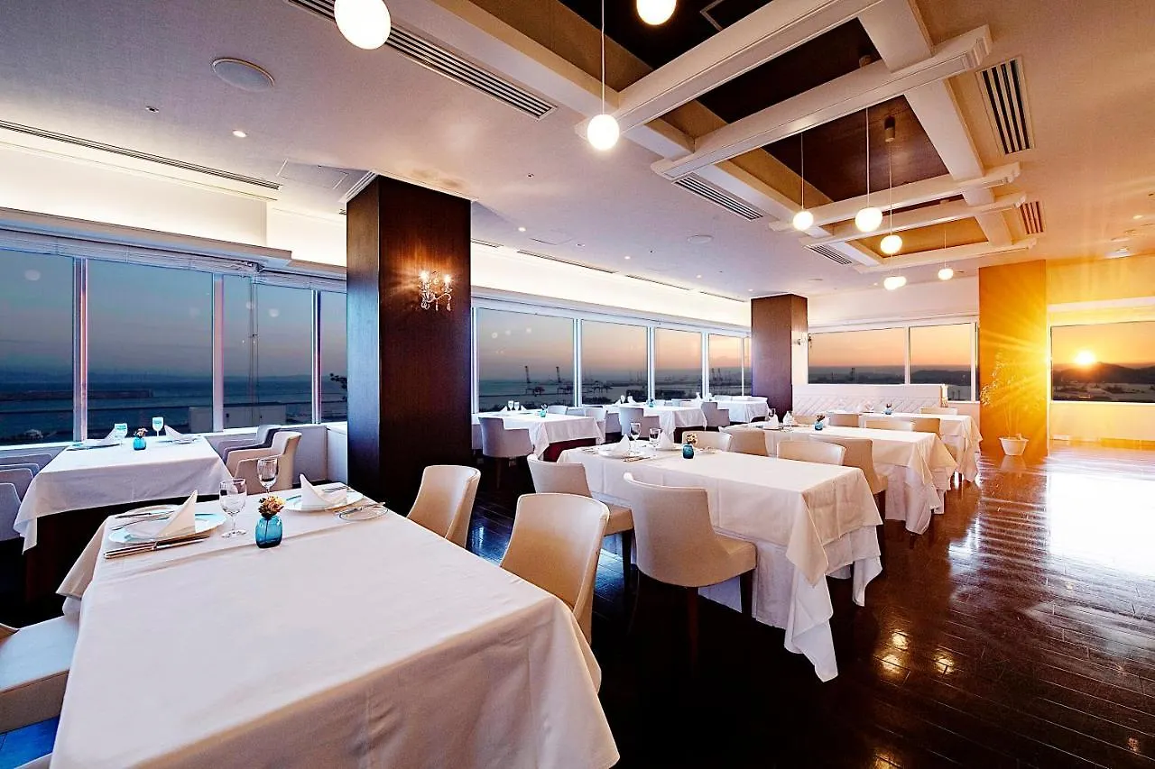Hotel Plaza Kōbe 4*,